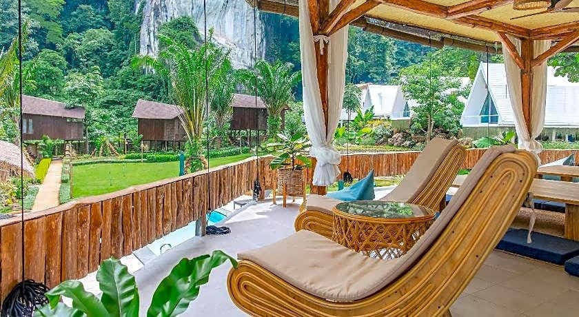 The Sober Awkward Thailand Retreat - Hosted By Victoria Vanstone and Sober Dave photo 2